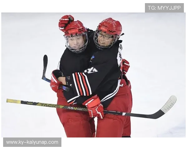 冰球队完善多人围抢体系，攻防转换更快