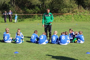 开云官网-中小学体育教师教学技能提升，中小学体育教师综合素质提升策略  第2张