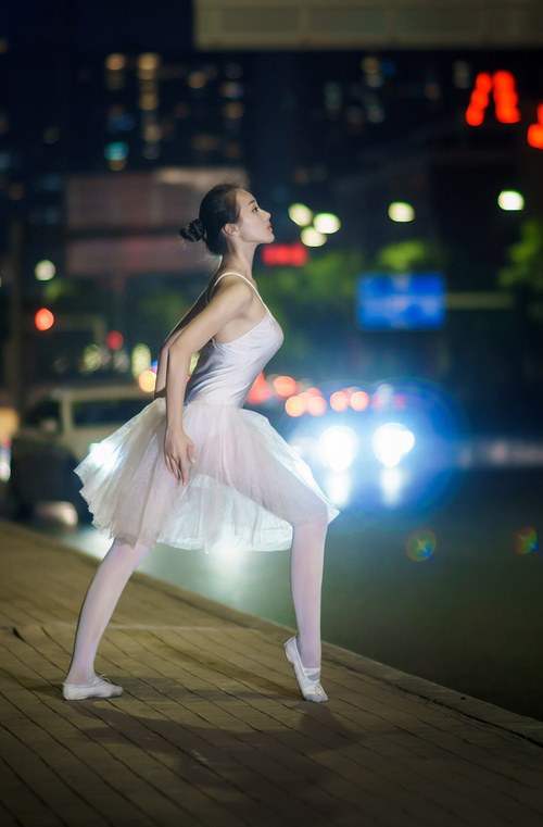 KAIYUN 中国大陆-奥斯马尔·奥尔韦拉跳水动作优雅流畅，奥斯马尔首尔